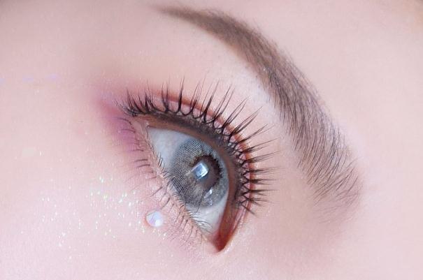 戴假睫毛对眼睛有害吗 假睫毛会伤害真睫毛吗 戴假睫毛对眼睛有害吗 假睫毛会伤害真睫毛吗