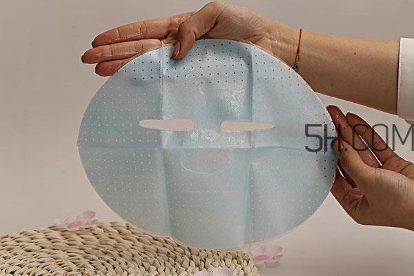 为什么每天敷面膜脸还是干 每天贴面膜为什么脸还是干 为什么每天敷面膜脸还是干 每天贴面膜为什么脸还是干