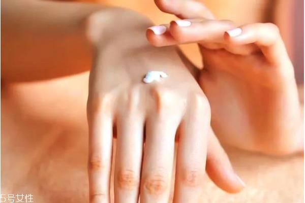 资生堂护手霜红蓝差别 资生堂护手霜红白差别 资生堂护手霜红蓝差别 资生堂护手霜红白差别