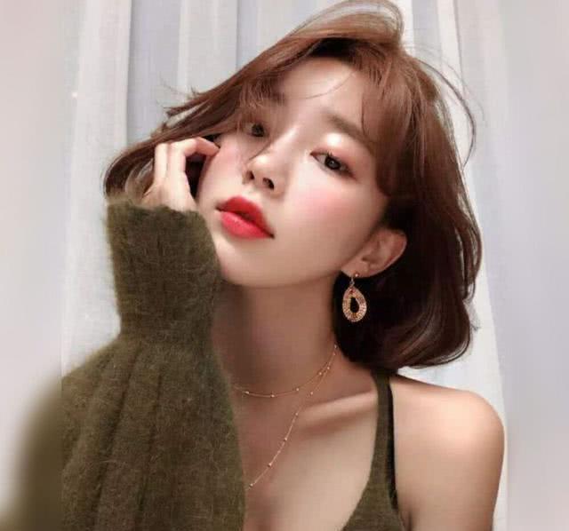 千万不要自己尝试泡沫染发剂，不然你会爱上它，发色显白更省钱