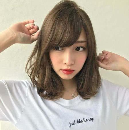 千万不要自己尝试泡沫染发剂，不然你会爱上它，发色显白更省钱