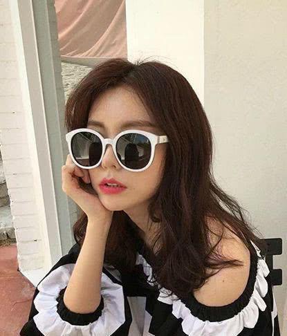 千万不要自己尝试泡沫染发剂，不然你会爱上它，发色显白更省钱