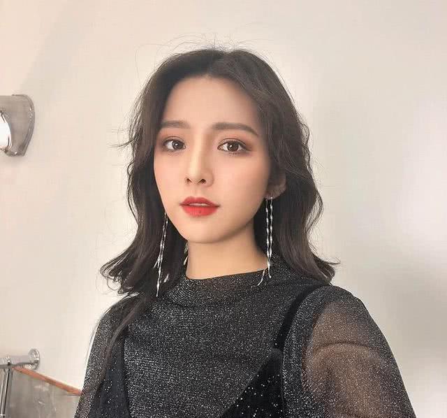 千万不要自己尝试泡沫染发剂，不然你会爱上它，发色显白更省钱