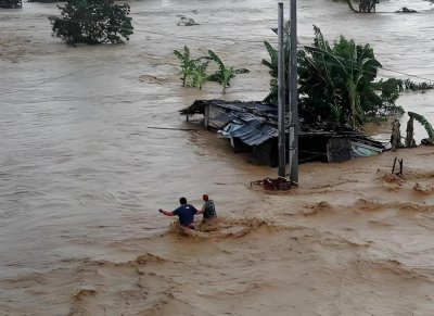 ​因强降雨引发洪水 菲律宾首都宣布进入灾难状态