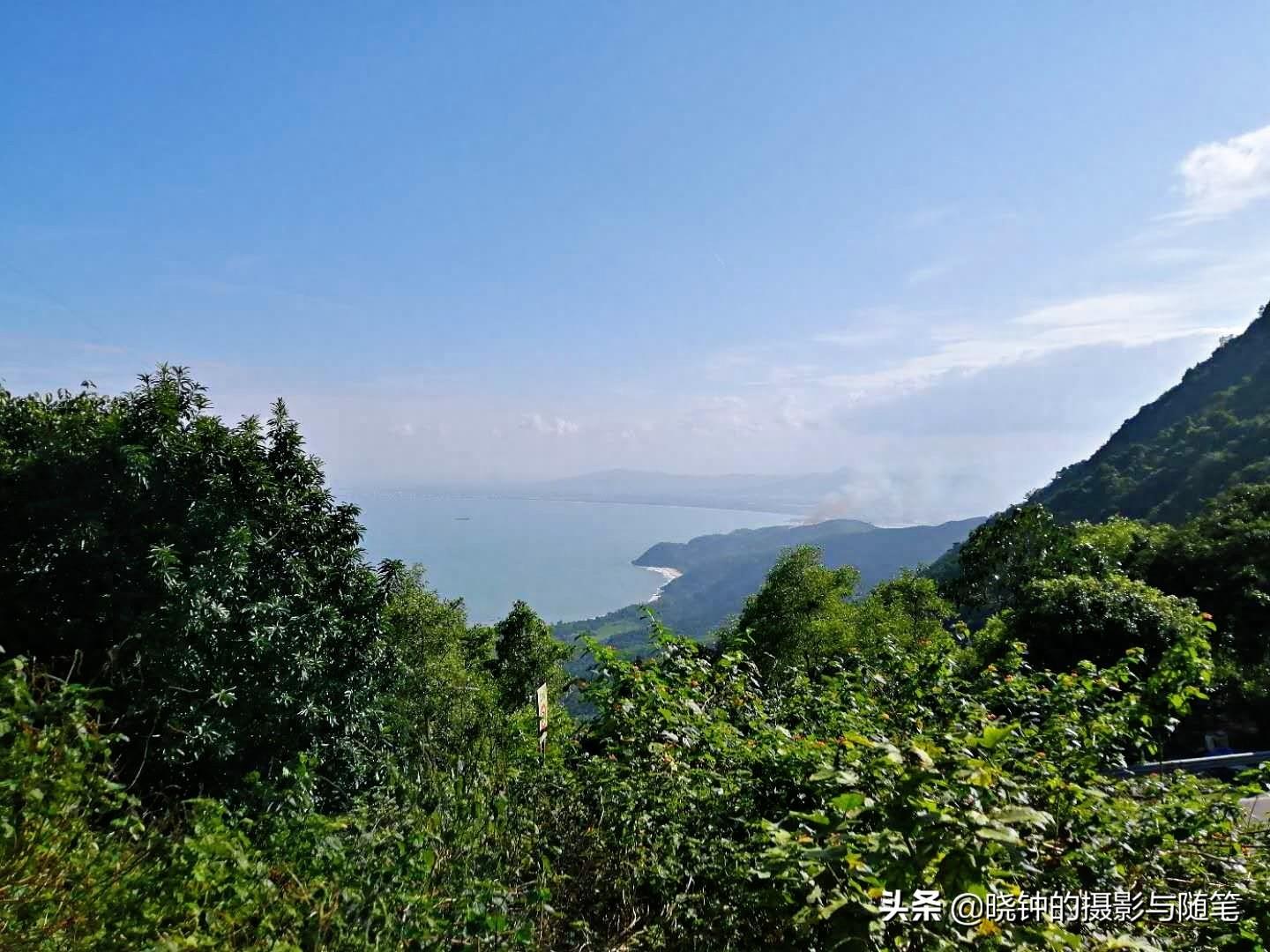 越南山茶半岛距岘港13公里,有山有海有寺庙,还有一尊超大观音像