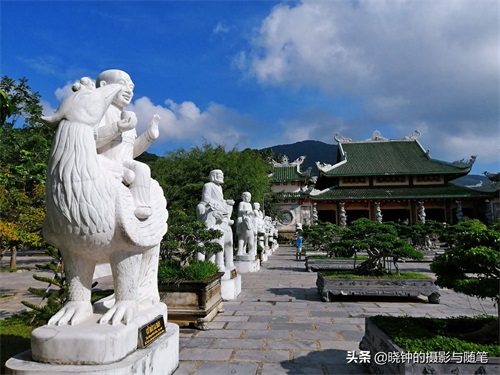 越南山茶半岛距岘港13公里,有山有海有寺庙,还有一尊超大观音像