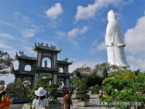 越南山茶半岛距岘港13公里,有山有海有寺庙,还有一尊超大观音像