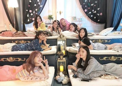 ​《少女时代》8人罕见合体上综艺,二代最强女团,长红14年的TOP偶像