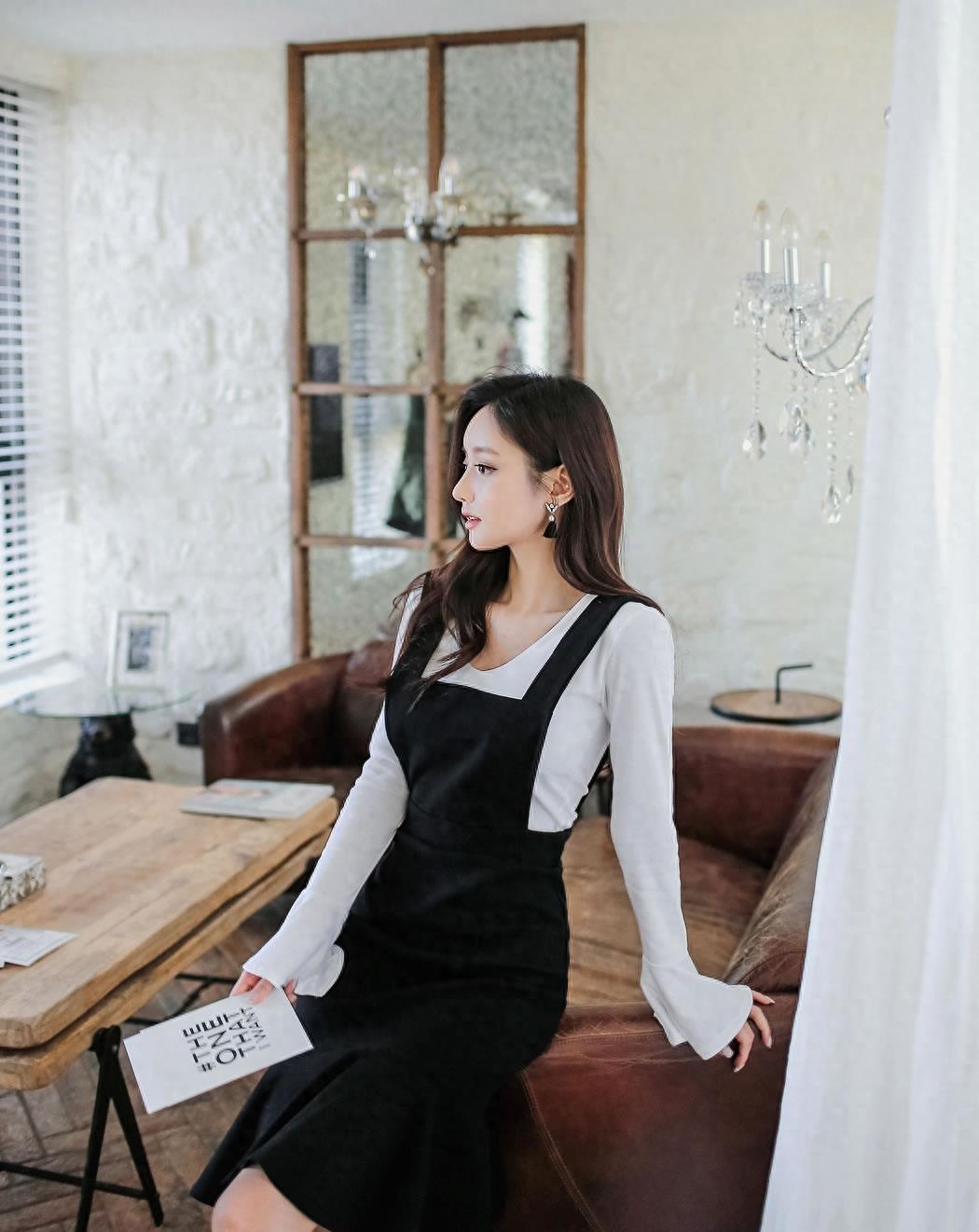 孙允珠:黑色人鱼裙摆美式背带衣裙