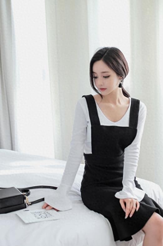 孙允珠:黑色人鱼裙摆美式背带衣裙