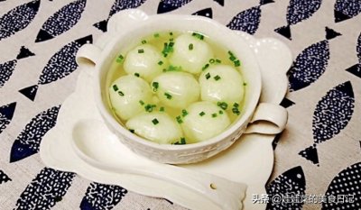 ​嫩滑Q弹的手工鱼丸，在家也能做，爱吃鱼丸的小伙伴一定要看看