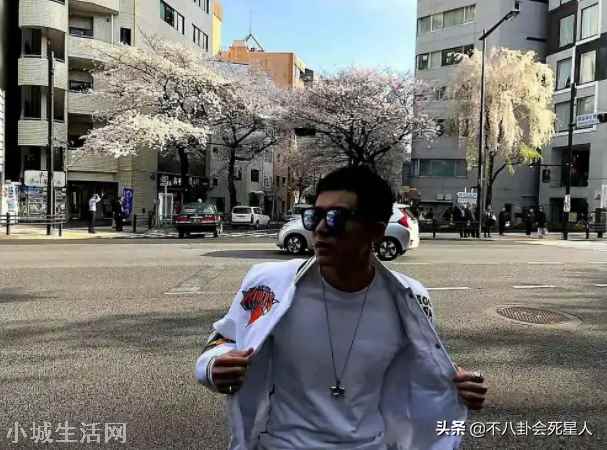 晒日本旅游照给祖国庆生(张哲瀚被扒国庆节在日本发文)-图1 晒日本旅游照给祖国庆生(张哲瀚被扒国庆节在日本发文)-图1