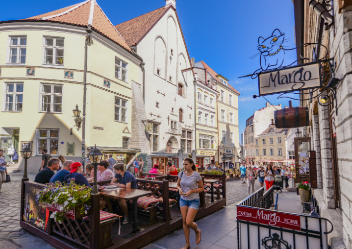 美国一个月工资多少钱（美国普通工人月薪4万）