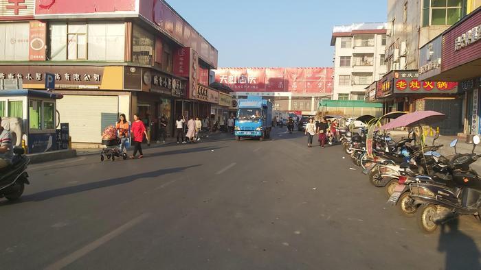 到深圳公明商业中心地带逛，感受公明的繁华街道