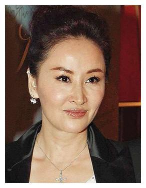 当年马景涛还不是咆哮教主，颇有点翩翩公子风范