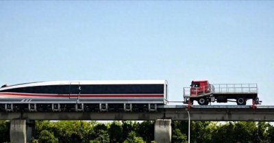 ​国产高速磁悬浮列车现身上海，或将替代进口列车。