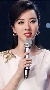 ​央视一姐——李思思