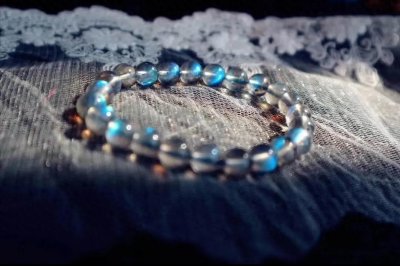 ​月光石：友谊和爱情的象征