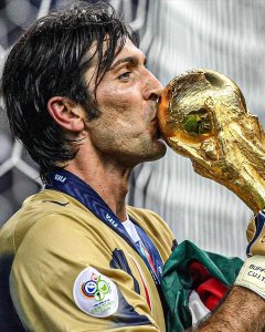 ​官方：45岁传奇门将布冯宣布退役 结束29年职业生涯