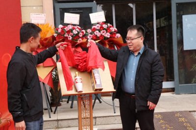 ​汾酒新品出口瓷汾：佳酿清香飘逸，醇香匠心传承