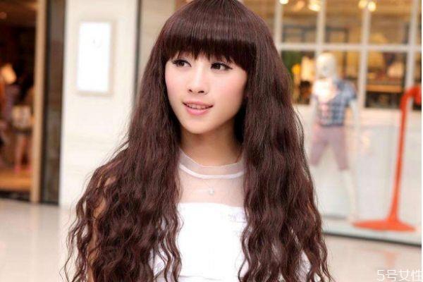 大脸可以烫发吗 大脸应该烫什么发型呢 大脸可以烫发吗 大脸应该烫什么发型呢