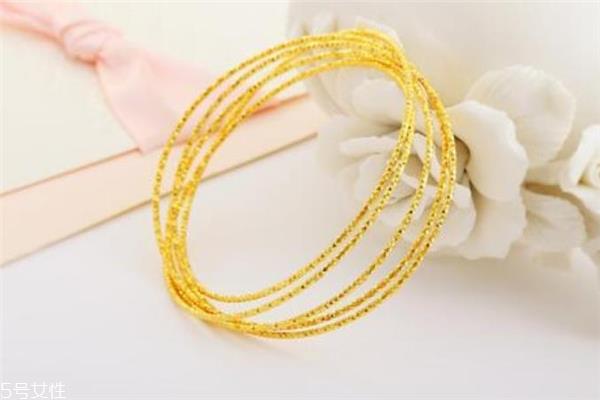 黄金手镯可以戴右手吗 容易磨损 黄金手镯可以戴右手吗 容易磨损