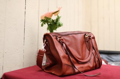 ​牛皮包太硬怎么办 牛皮包和羊皮包哪个好