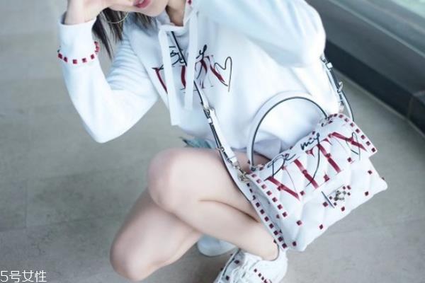 华伦天奴七夕限定包包多少钱 错过会后悔系列