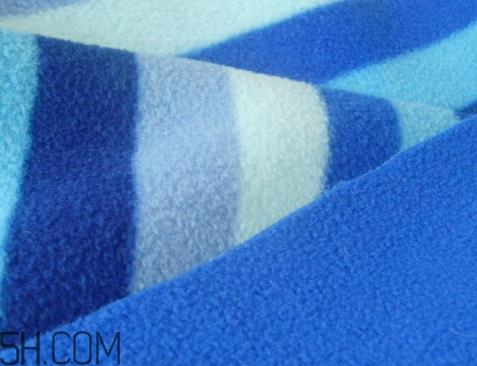 摇粒绒和珊瑚绒哪个好?摇粒绒和抓绒的区别 摇粒绒和珊瑚绒哪个好?摇粒绒和抓绒的区别