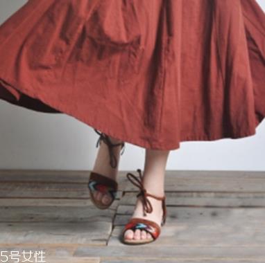 棉麻长裙配什么鞋子?除了小白鞋还有这些 棉麻长裙配什么鞋子?除了小白鞋还有这些