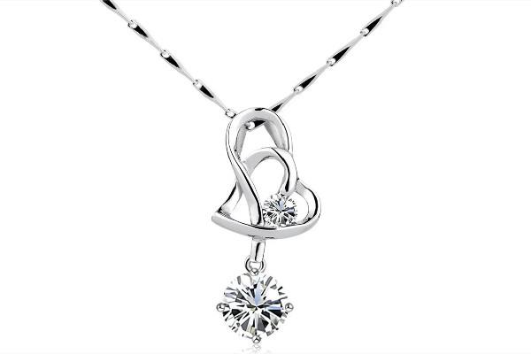 项链配吊坠好看还是不配吊坠好看 项链配什么吊坠好看 项链配吊坠好看还是不配吊坠好看 项链配什么吊坠好看