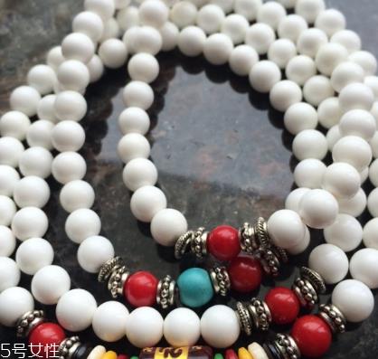 砗磲手链女人戴多少颗 佩戴有讲究 砗磲手链女人戴多少颗 佩戴有讲究