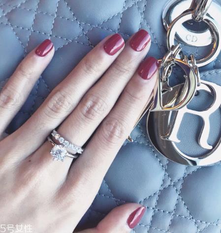 钻戒可以换戒托吗？钻戒的戒托能换吗？