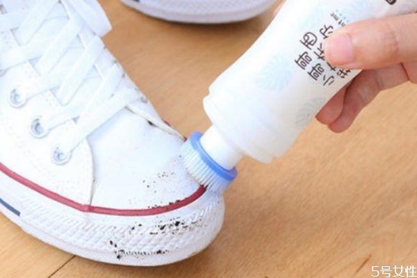 什么牌子的白鞋好看 白鞋搭配方法 什么牌子的白鞋好看 白鞋搭配方法