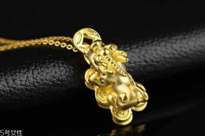 ​貔貅吊坠头朝上还是朝下 有很大讲究