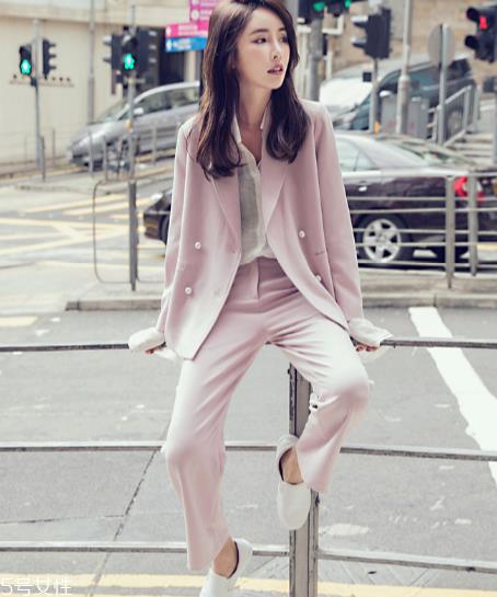 春天怎么穿衣服好看?三款搭配美上天 春天怎么穿衣服好看?三款搭配美上天