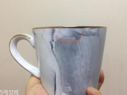 阿玛尼401和402哪个好看?401黄皮挚爱 阿玛尼401和402哪个好看?401黄皮挚爱