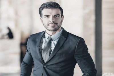 ​头发喷了定型水能过夜吗 定型水对头皮的伤害