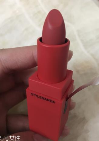 3ce口红哑光214好看吗 3ce哑光豆沙红214试色 3ce口红哑光214好看吗 3ce哑光豆沙红214试色