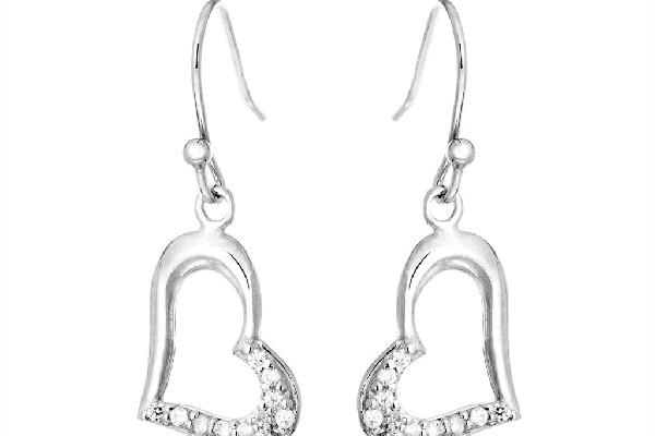 纯银耳钉有消炎作用吗 纯银耳钉有什么好处 纯银耳钉有消炎作用吗 纯银耳钉有什么好处