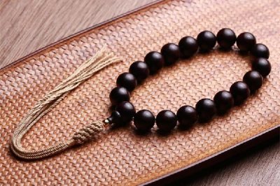 ​小叶紫檀手串是佛珠吗 小叶紫檀手串有多少颗