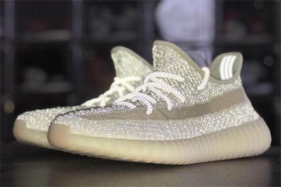 ​yeezy 350芝麻满天星谍照 椰子350芝麻满天星配色