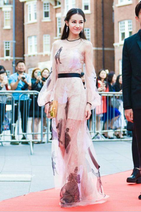 雪纺上衣的搭配(让你这个夏天时髦又吸睛)(3)