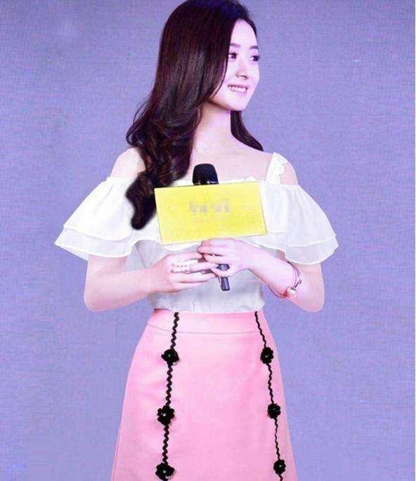 雪纺上衣的搭配(让你这个夏天时髦又吸睛)(8)