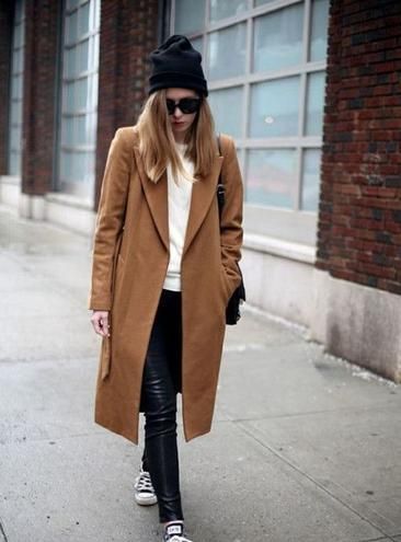 咖啡色裤子配什么颜色上衣