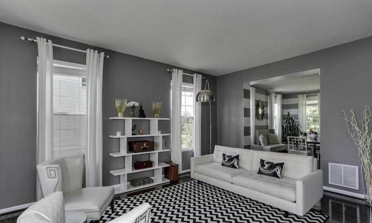 灰色T和什么颜色搭配最好看