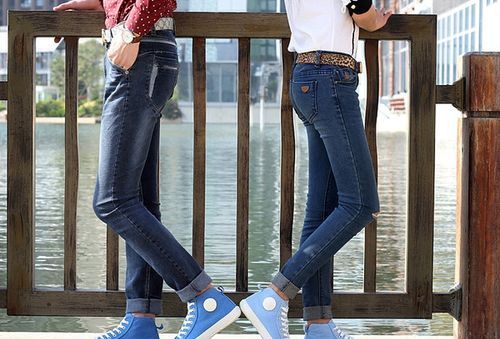 低帮板鞋怎么搭配